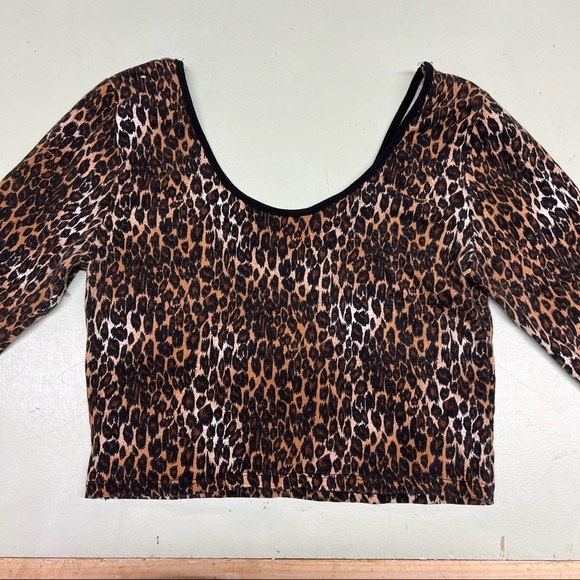 Wet Seal Leopard Print Scoop Neck Crop Top - Picture 2 of 5
